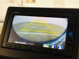 バックカメラが装備されており、後方の安全確認はもちろんのこと狭い場所での駐車や雨の日・夜間など視界の悪いコンディションでのストレスの軽減にもなります!