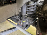 お車を安心してお乗りいただく為には、足回りの定期点検が欠かせません。サービスサポート(有償保証)では無料点検もご提供しており、安心のカーライフをお過ごしいただけるサポート体制が整っています。
