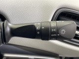 【オートライト(AUTO)】外の明るさをシステムが感知して、自動でヘッドライトが点灯します!ヘッドライトをつけ忘れを防ぐ便利機能です。