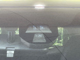 【シティブレーキアクティブシステム】低速走行中に前方の車両等を認識し、衝突しそうな時は警報とブレーキで衝突回避と被害軽減をアシスト。より安全にドライブをお楽しみいただけます。