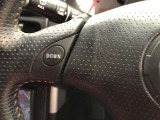 ハンドルの表裏にシフトボタンがありますが、ベース車両は6MTのため、実際は使用出来ません。悪しからずご了承くださいませ。