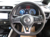 運転が楽しくなる明るく開放的な運転席まわりです。