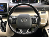 【純正革巻きステアリング】上質な革を使用することで、手にしっかり馴染みとても運転しやすいハンドルです♪