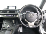 見通しのよいすっきりとした視界で、とても運転しやすいです。運転のしやすさは疲れにくさにも繋がりますので遠出も楽々!!