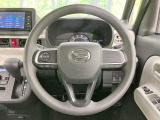 インテリアに合わせたデザインのステアリングは、運転される方のことも考え、運転しやすい形状、大きさです。是非一度、実際に触ってお確かめください。