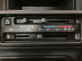 エアコン付きで暑い日も寒い日も車内は快適ですよ♪