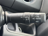 【オートライト(AUTO)】外の明るさをシステムが感知して、自動でヘッドライトが点灯します。ヘッドライトをつけ忘れを防ぐ便利機能です。