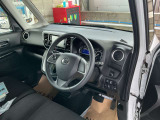快適に運転できるドライブポジション!運転席シートリフターとシートスライドで、無理のない運転姿勢がとれます。