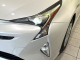 【LEDヘッドライト】悪天候や夜間走行時も良好な視界を確保し安心して運転できる高輝度LEDヘッドライトを装備!点灯速度が早く、消費電力も抑えられています。