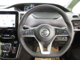 運転が楽しくなる明るく開放的な運転席まわりです。