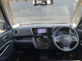 大きなフロントガラスで視界も広く運転しやすいですよ。
