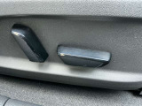 運転席パワーシートでシートポジションの調整もスムーズです