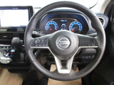 運転が楽しくなる明るく開放的な運転席まわりです。