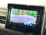 【バックカメラ】駐車時に後方がリアルタイム映像で確認できます。大型商業施設や立体駐車場での駐車時や、夜間のバック時に大活躍!運転スキルに関わらず、今や必須となった装備のひとつです!
