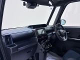 ダイハツのお店では、ダイハツ車を知り尽くしたプロフェッショナルが、専用の診断機器を使って各システムを点検しております。