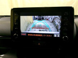 バックモニター付。車両後方の映像をナビ画面に表示し、駐車などの後退操作をサポートします。
