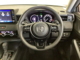 走行中、ハンドルから手を離すことなく操作できるので安心して運転できます。