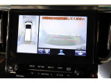 車両を上から見たような映像表示するパノラミックビューモニター付き!
