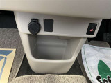 運転席にシートヒーターついてます♪寒い日には助かりますね(^^♪
