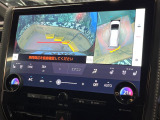 【パノラミックビューモニター】専用のカメラにより、上から見下ろしたような視点で360度クルマの周囲を確認することができます☆死角部分も確認しやすく、狭い場所での切り返しや駐車もスムーズに行えます。