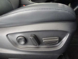 パワーシート搭載。微妙な調整が手軽にでき、ピッタリのポジションで運転することが可能です。