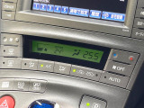 【オートエアコン】一度お好みの温度に設定すれば、車内の温度を検知し風量や温度を自動で調整。暑い&hellip;寒い&hellip;と何度もスイッチ操作をする必要はありません。快適な車内空間には必須の機能ですね♪