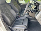 人間工学に基づいて設計されたシートは車のもっているドライビングフィールを存分にドライバーに伝えてくれるクオリティの高い仕上がりとなっています。