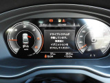 重厚感と安定感があり、同時にダイナミックさも備えるAudiの走り。機能やデザインが革新的なメーター。