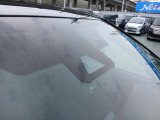 全てのクルマに車両検査証がついています。中古車オークション業界で確立された公正な基準を採用しています。トヨタ自動車によって、修復歴や状態を正しく判断できると認定された車両検査員が、1台1台検査し点数と