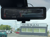 スマートルームミラーで後席や荷室が荷物で満載で後ろが見えないときでもこれなら安心