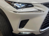 【角型三眼LEDヘッドライト】スタイリッシュな見た目の三眼LEDヘッドライトを装備♪スタイルだけでなく、夜間の走行も視界良好で安心してお乗りいただけます。