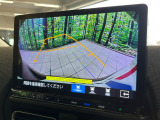【バックカメラ】駐車時に後方がリアルタイム映像で確認できます。大型商業施設や立体駐車場での駐車時や、夜間のバック時に大活躍!運転スキルに関わらず、今や必須となった装備のひとつです!