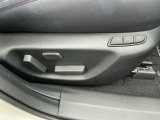 ヘタリもなく綺麗な状態です。パワーシートがついてますので、お好みのシートポジションを電動で操作できます。