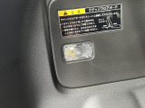 夜の荷室を明るくするラゲッジルーランプです。