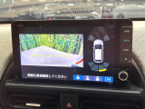 【マルチビューカメラシステム】専用のカメラにより、上から見下ろしたような視点で360度クルマの周囲を確認することができます☆死角部分も確認しやすく、狭い場所での切り返しや駐車もスムーズに行えます。