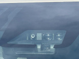 【トヨタセーフティセンス】走行中に前方の車両等を認識し、衝突しそうな時は警報とブレーキで衝突回避と被害軽減をアシスト。より安全にドライブをお楽しみいただけます。