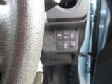 各種機能のボタンがあります。もちろん運転席からの操作も可能。スマートに使いこなしてください。