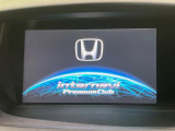 【メーカー純正ナビ】インテリアに溶け込むスタイリッシュな「専用設計」メーカーナビを装備♪視認性や操作性など基本性能にも優れ、より上質なカーライフをお楽しみいただけます。