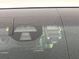 【ホンダセンシング】走行中に前方の車両等を認識し、衝突しそうな時は警報とブレーキで衝突回避と被害軽減をアシスト。より安全にドライブをお楽しみいただけます。