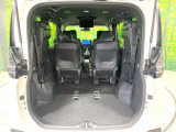 普段のお買い物や通勤、送迎等に十分な荷室スペースを確保しております。セカンドシートを倒すと、大きな荷物の積載も可能です♪