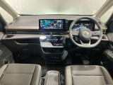 全方位で視界が広い。気持ちがよくて、運転もしやすい。1列目から3列目まで、すべての席がゆったりと座れるスペシャルシートです♪