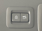 【パワーバックドア】スマートキーや運転席のボタンを押すだけでリアゲートが自動で開閉します!荷物を持っている時や、高い位置にあるバックドアを閉める際に便利な機能です♪