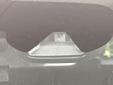 【エマージェンシーブレーキ】走行中に前方の車両等を認識し、衝突しそうな時は警報とブレーキで衝突回避と被害軽減をアシスト。より安全にドライブをお楽しみいただけます。