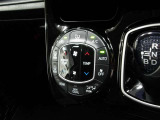 車内の温度管理に便利なオートエアコン☆