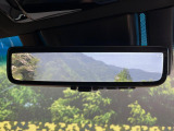 【デジタルインナーミラー】後席の大きな荷物や同乗者で後方が確認しづらい時でも安心!カメラが撮影した車両後方の映像をルームミラー内に表示。クリアな視界で状況の確認が可能です!