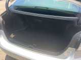 積み下ろしのしやすいデッキにはたっぷりと荷物を積み込んでいただけます。遊びから仕事まで、様々なシーンで頼れます♪