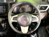 インテリアに合わせたデザインのステアリングは、運転される方のことも考え、運転しやすい形状、大きさです。是非一度、実際に触ってお確かめください。