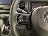 ステアリング左手側はオーディオ関連の操作スイッチです。視線を逸らすことなく運転に集中できます