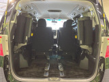 普段のお買い物や通勤、送迎等に十分な荷室スペースを確保しております。セカンドシートを倒すと、大きな荷物の積載も可能です♪