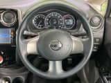 インテリアに合わせたデザインのステアリングは、運転される方のことも考え、運転しやすい形状、大きさです。是非一度、実際に触ってお確かめください。